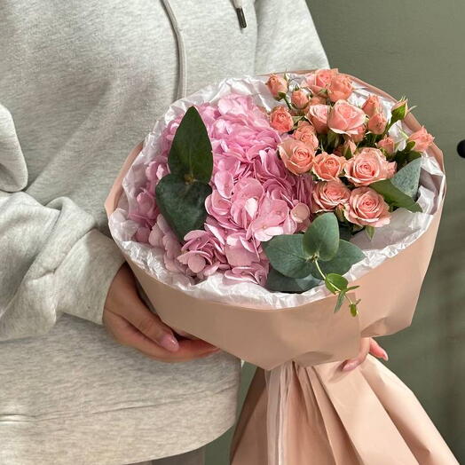 Beauty flower 🌸🦋🍭 из гортензии и пионовидных роз! =) больше живых Цветов и меньше обертки пустой