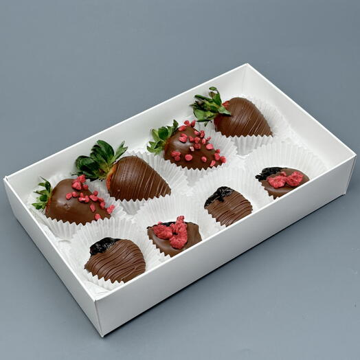 Коробочка клубника в шоколаде и чернослив в шоколаде ПП десерт