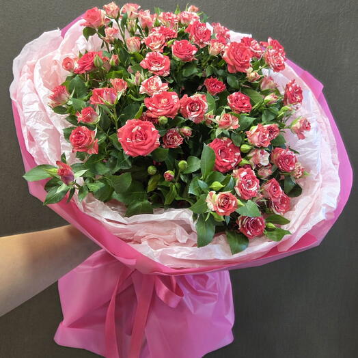 Букет из кустовых роз