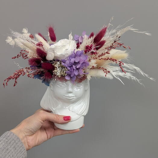 Букет из стабилизированых цветов и сухоцветов в керамическом кашпо