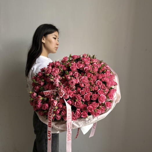 Букет из 51 Кустовой Розы