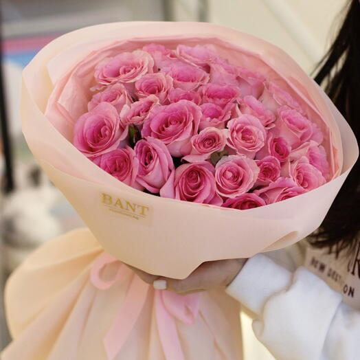 29 розовых роз 50см