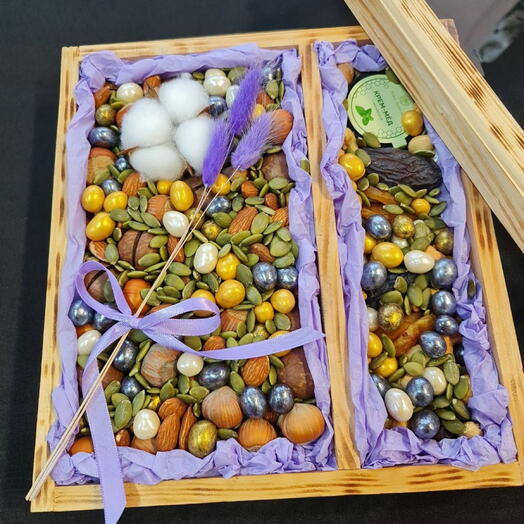 Подарочный бокс с медом и орехами "Полезный"