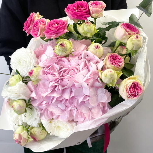 Pink hydrangea and white ranunculus
