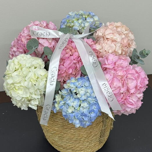 Стильное кашпо из Гортензий