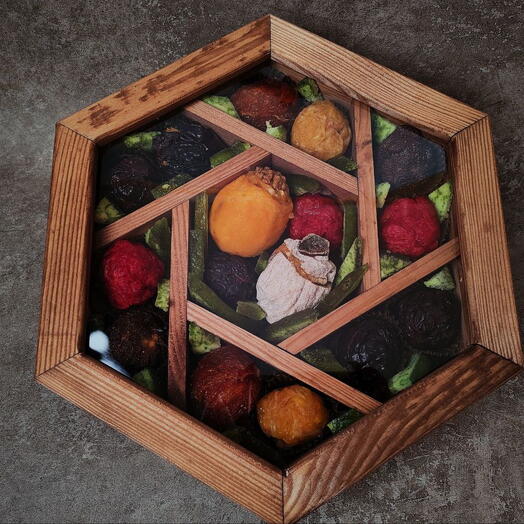 Подарочный набор сухофруктов в деревянной коробке