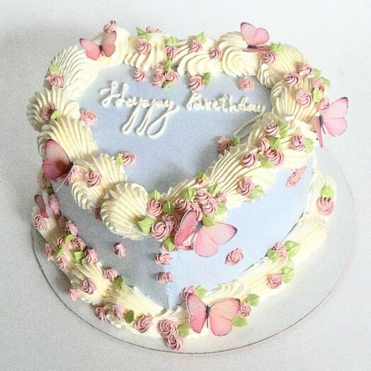 Торт 1 кг в виде сердца в стиле ламбет с бабочками и цветами на день рождения