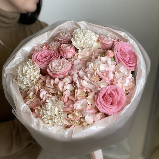 Авторский букет "Нежное событие" Bloom Room: гортензия, диантус, роза
