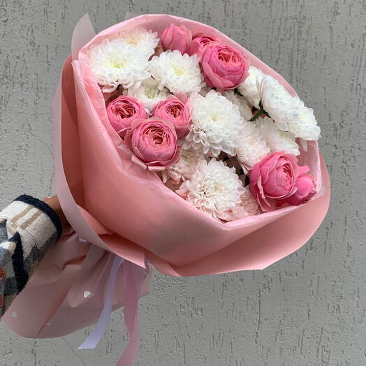 Букет-нежность из кустовых роз и хризантем 🌸