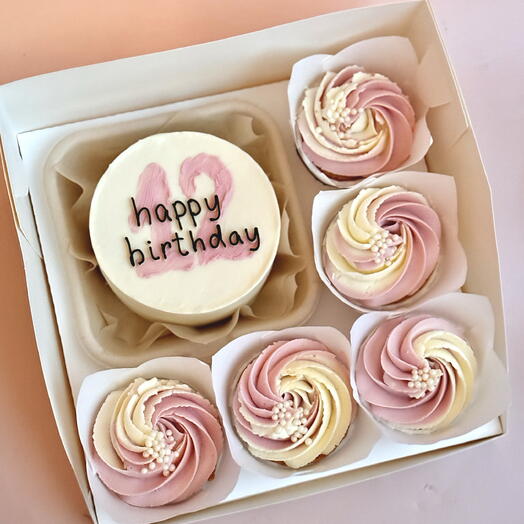 Набор бенто-торт и 5 капкейков на День Рождения девочки «Happy Birthday»
