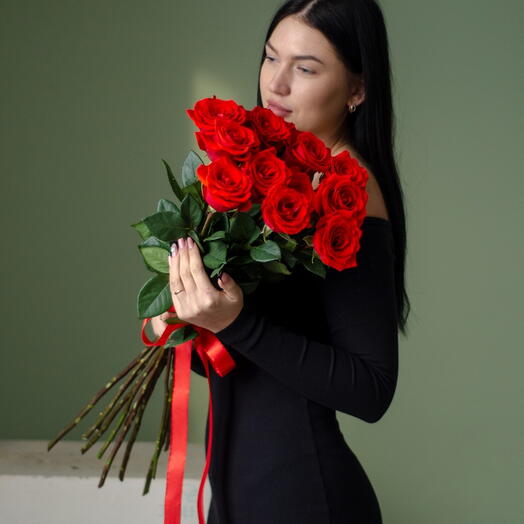 11 красных роз