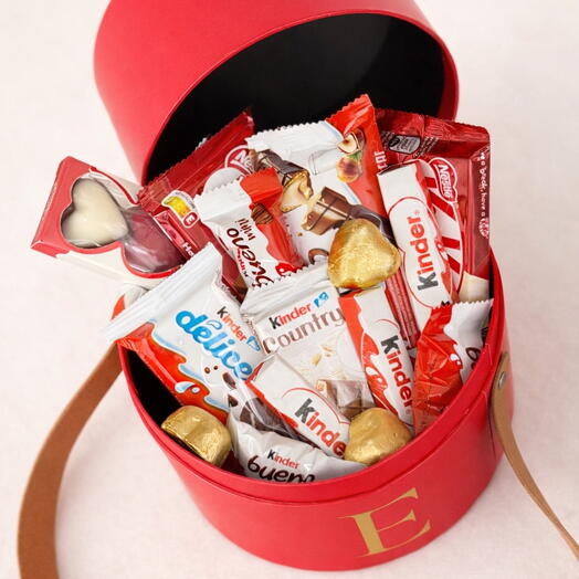 Красная подарочная коробка с шоколадом Kinder