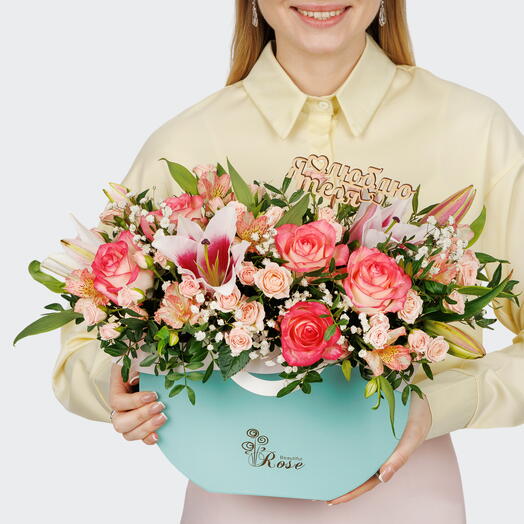 Композиция из Роз, Лилий, Альстромерии и Гипсофилы 💐