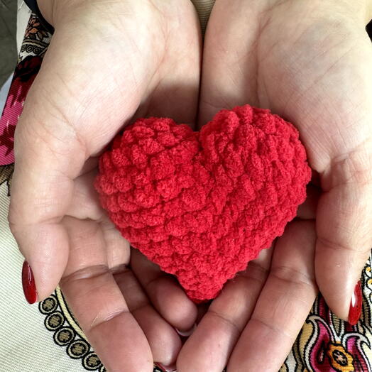 Вязаное сердце ко Дню влюблённых