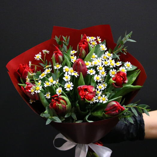 Peony tulips with Matricaria