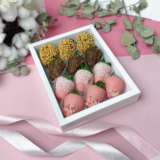 Клубника в белом и молочном шоколаде 🍫