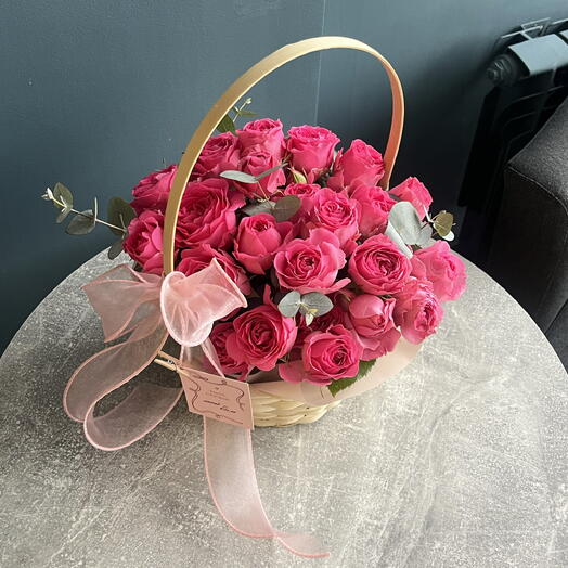 Корзина из кустовых роз💗