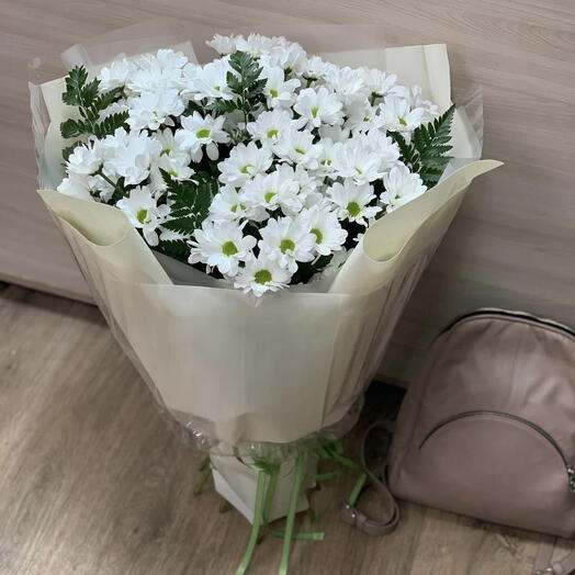 Букет из белых хризантем