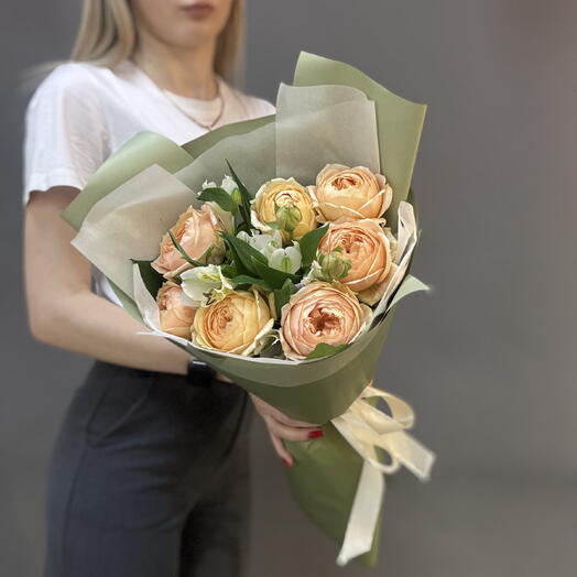 Букет из 7 персиковых роз