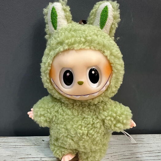 Милый маленький плюшевый монстрик 🧸