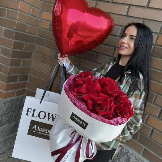 Моно букет из Эквадорских роз Сиена и шар в 🎁