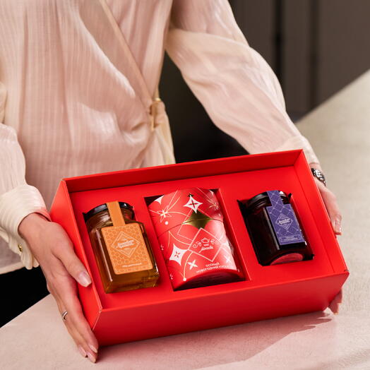 Набор чайный "Московское чаепитие" с цветочным мёдом и вареньем из черной смородины