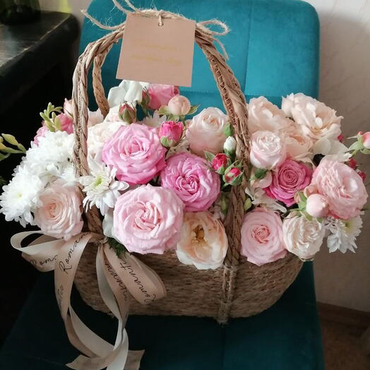Корзина с цветами * пионовидные розы *35**35