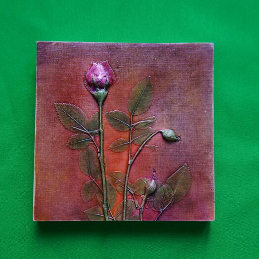 Розы на оранжевом