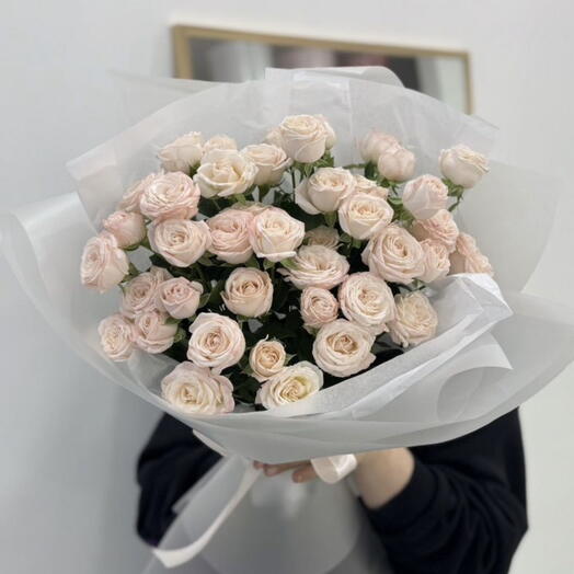 Воздушный букет с кустовой розой💕