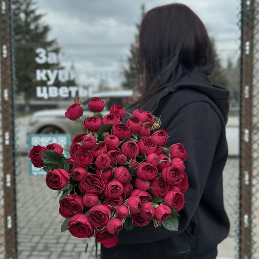 Кустовые розы сорта Рэд Лейс 15 штук