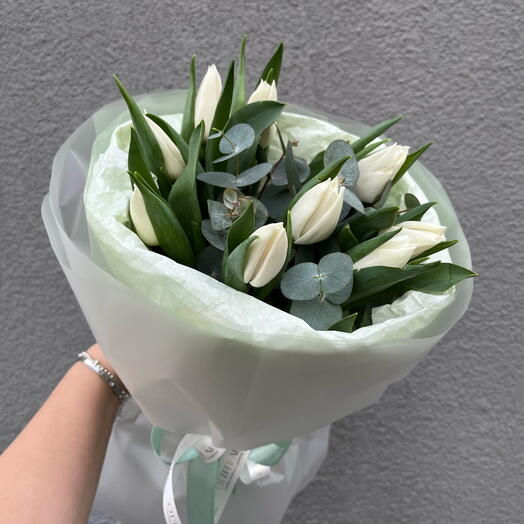 Тюльпаны и эвкалипт