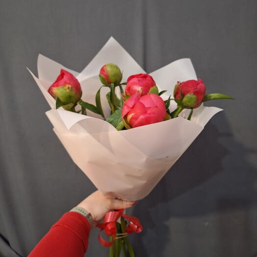 Букет из 5 алых пионов💖💖💖
