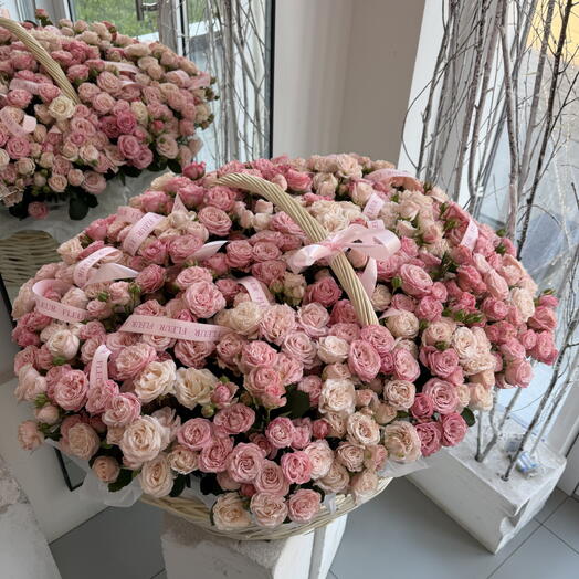 Корзина из 101 пионовидной кустовой розы Fleur