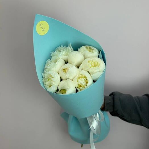 Букет из 9 белых пионов