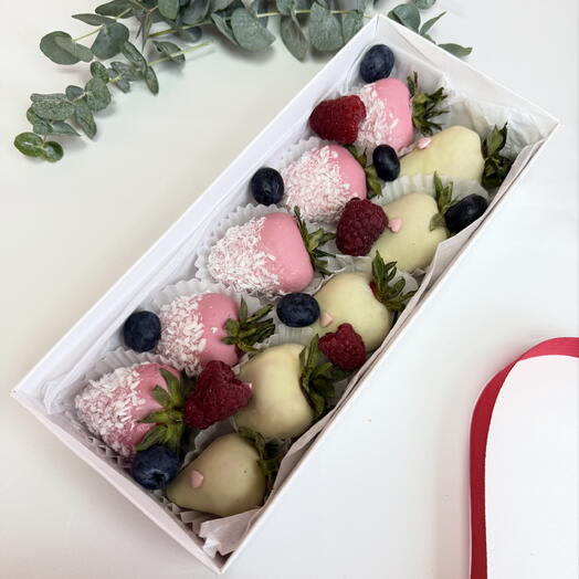 Клубника в белом шоколаде с кокосом ,сердечком и голубикой 🫐🥥🍫10 шт