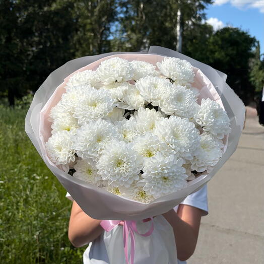 Моно букет из 5 стойких хризантем