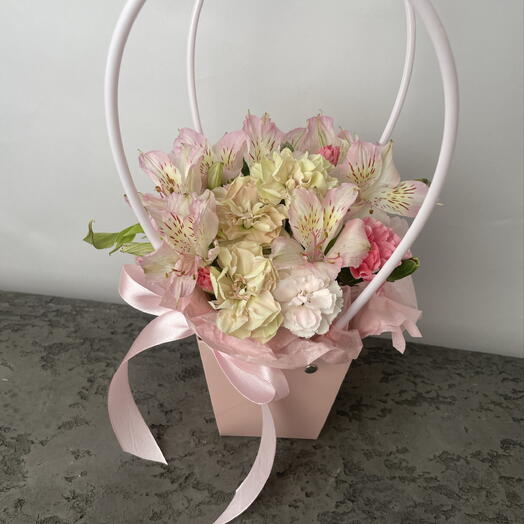 Мини сумка с альстромерией🌸