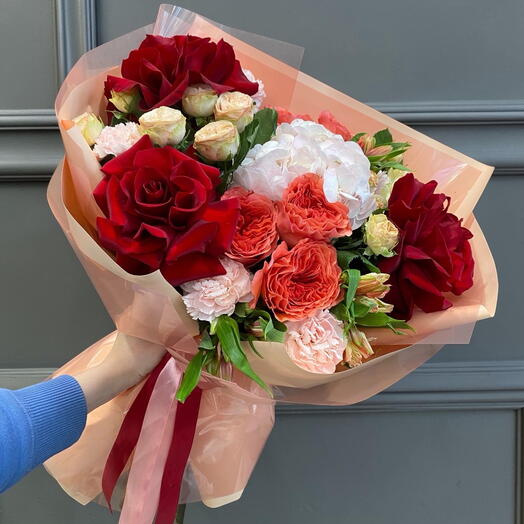 18.Букет из роз,гортензии