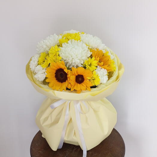 Яркие подсолнухи в круглом букете 💛🧡