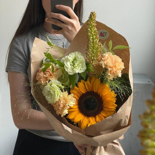 Букет малина и подсолнух