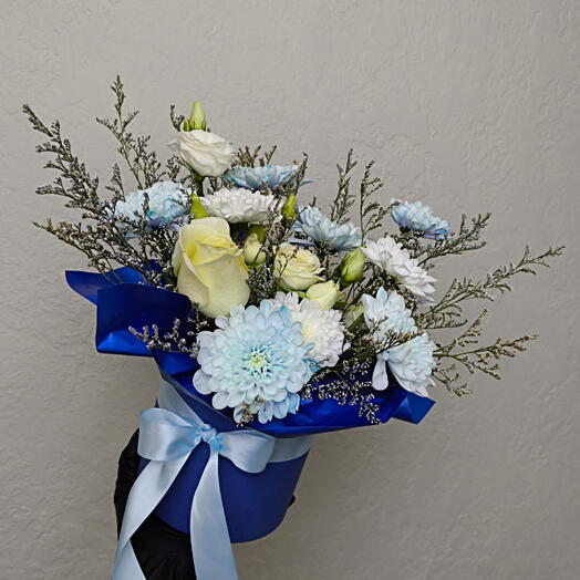 Композиция сине-голубых оттенков в коробочке с розами💙