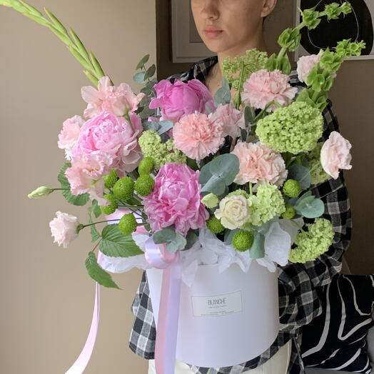 Композиция «Вдохновение» с пионами, вибурнумом, эустомой, молюцеллой🌸💚