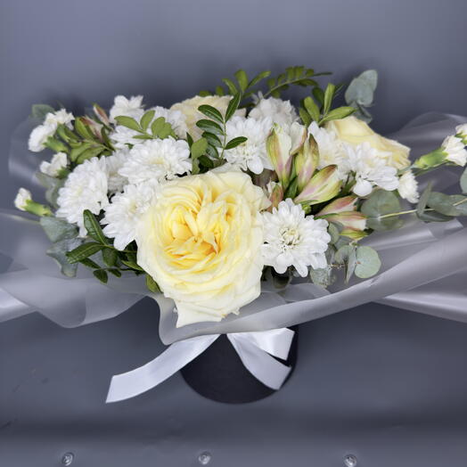 Композиция в коробке из хризантемы, альстромерии, розы 🌹