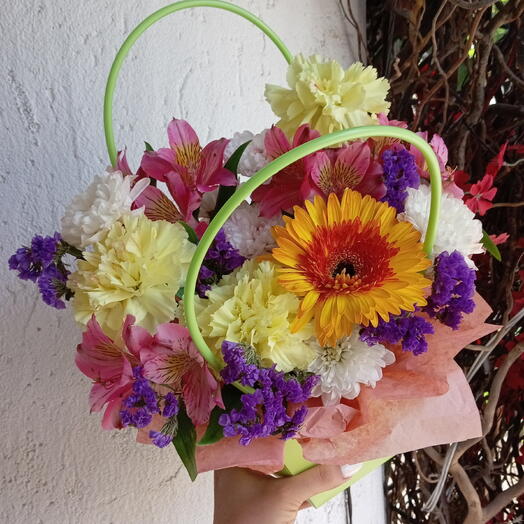 Яркая композиция с диантус и герберой 💐🧺