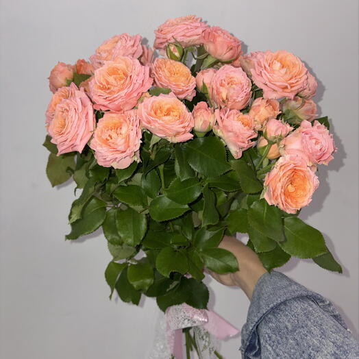 Букет из 9 розовых кустовых роз
