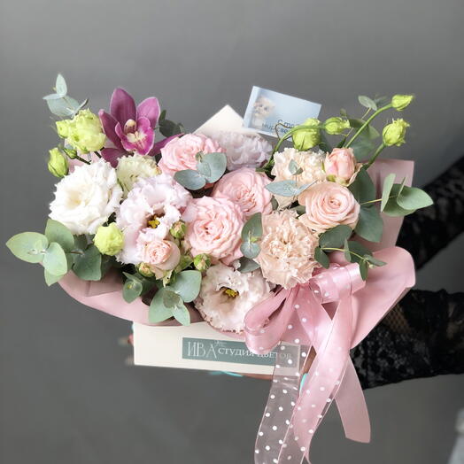 Весна в конверте с эустомой, орхидеей и кустовой розой 💌