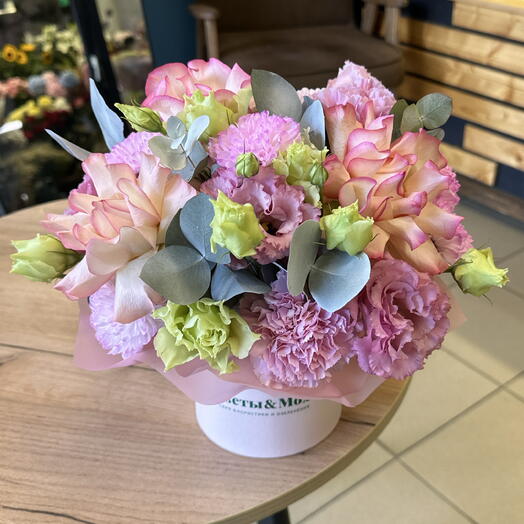 Нежная коробка с цветами 🌸