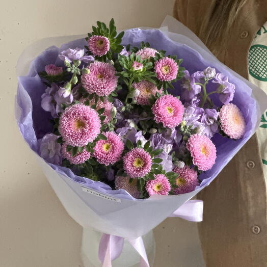 Букет с астрами и маттиолой ароматной 💜