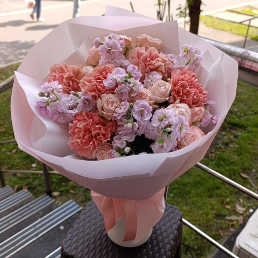 Авторский букет маттиола, роза пионовидная кустовая, диантус 063778
