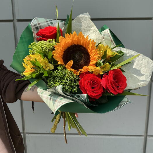 Букет с подсолнухом